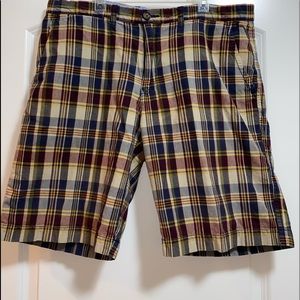 Men’s plaid shorts